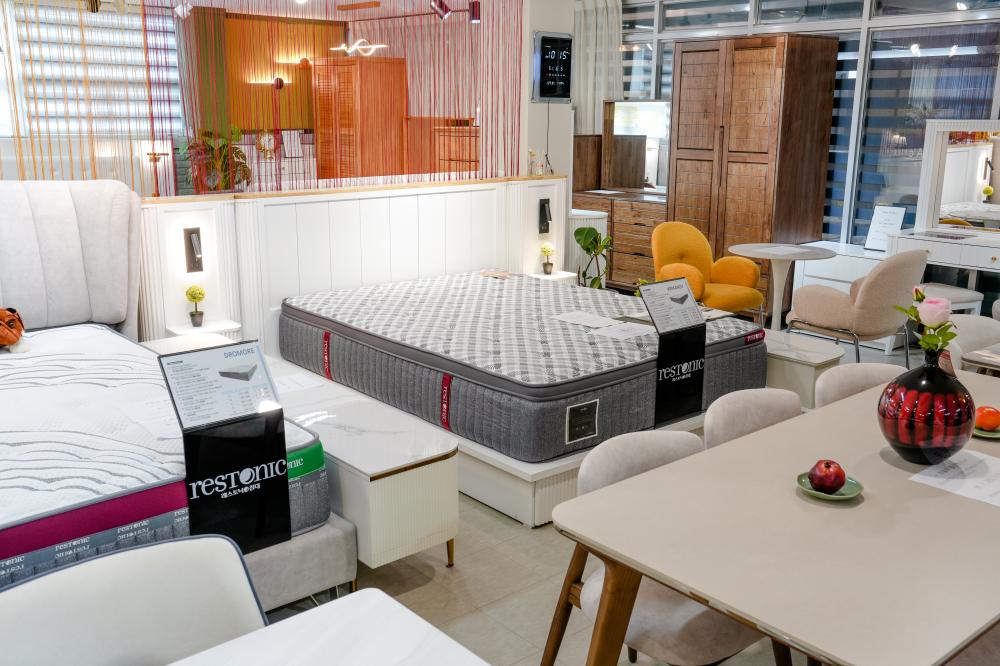 화이트 원목 호텔 침대