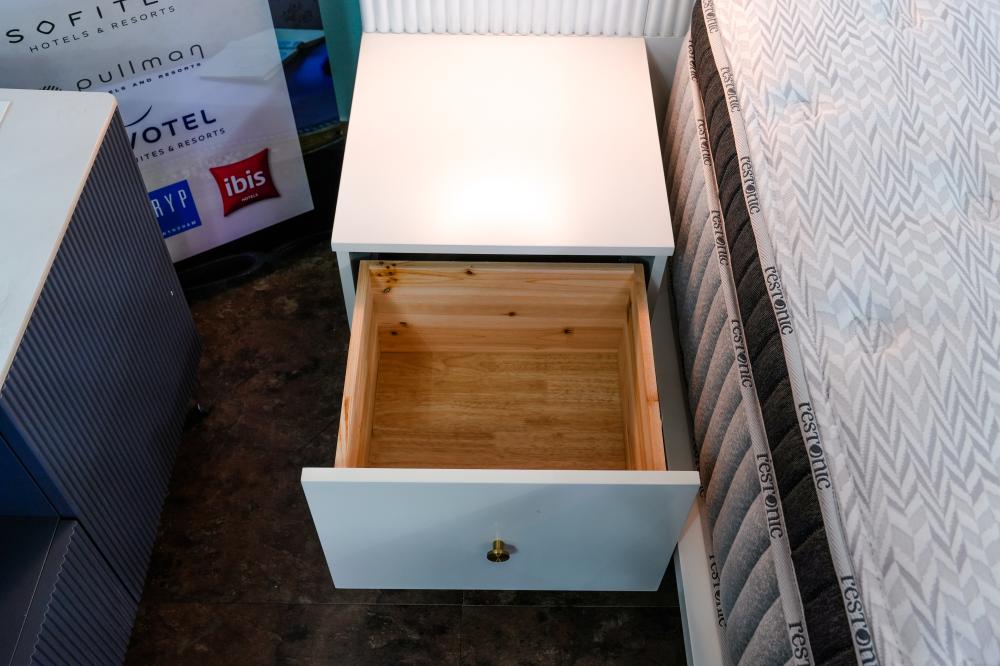 화이트 원목 호텔 침대